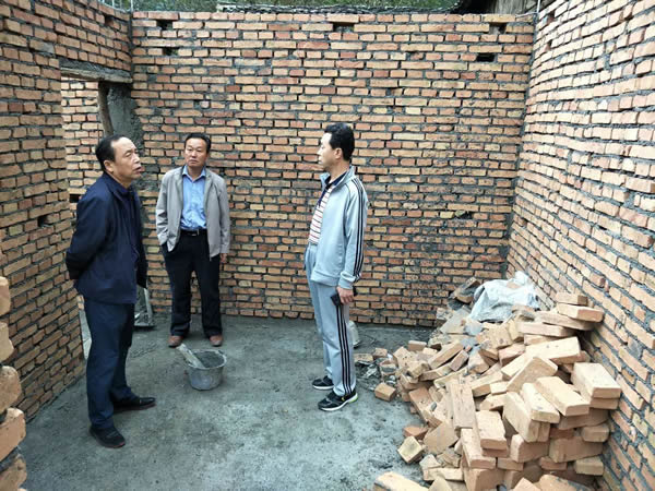 隴運集團公司黨委書記、董事長李寅祥同志深入琵琶鎮(zhèn)寧強村開展幫扶工作