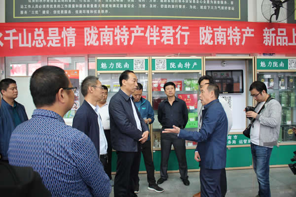 市安委辦主任、安監(jiān)局局長(zhǎng)李永宏一行到隴運(yùn)集團(tuán)公司檢查指導(dǎo)工作